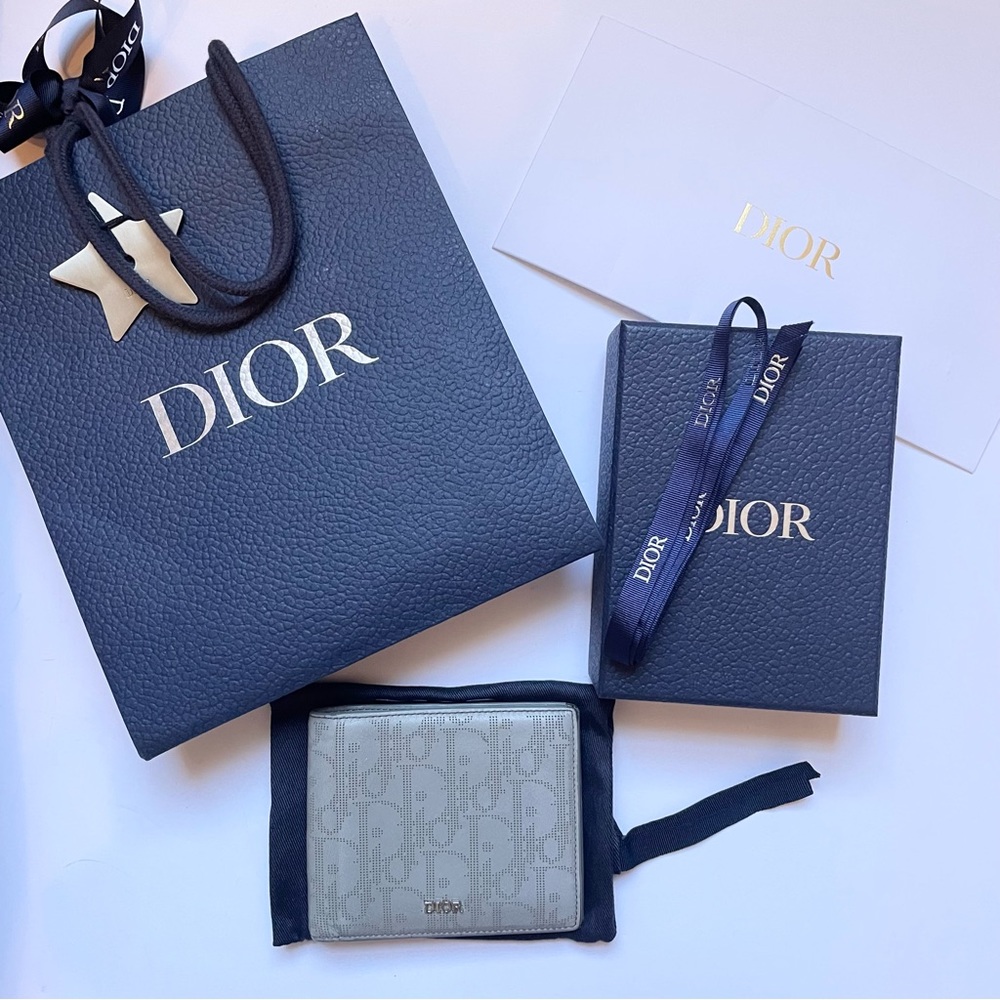 Christian Dior Men’s SLG Bi-Fold 8 Slot Gray Oblique Galaxy Leather Wallet 2022